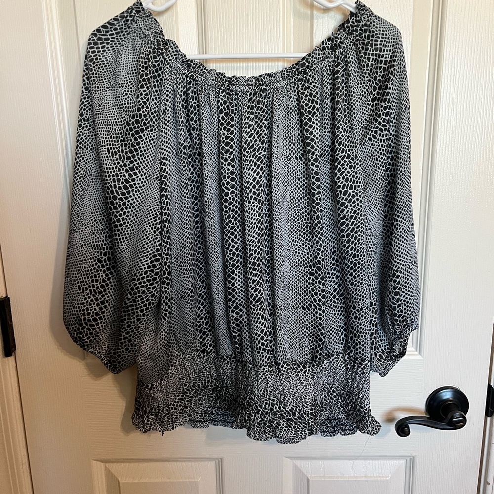 Violet & Claire Monochrome Patterned Blouse